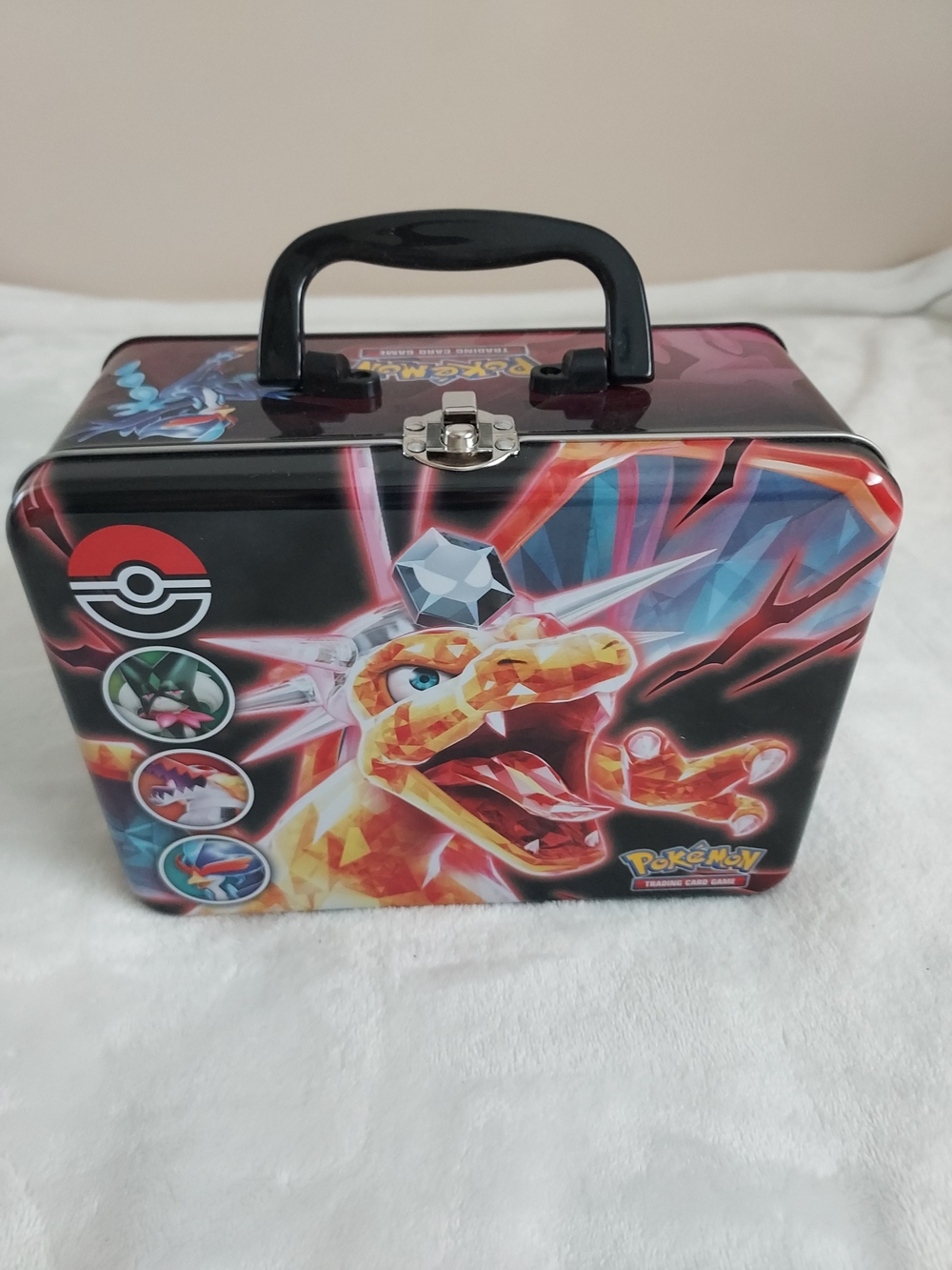 Pokémon Collectible Charizard Metal Tin Lunchbox with pog & 3 cards 2023